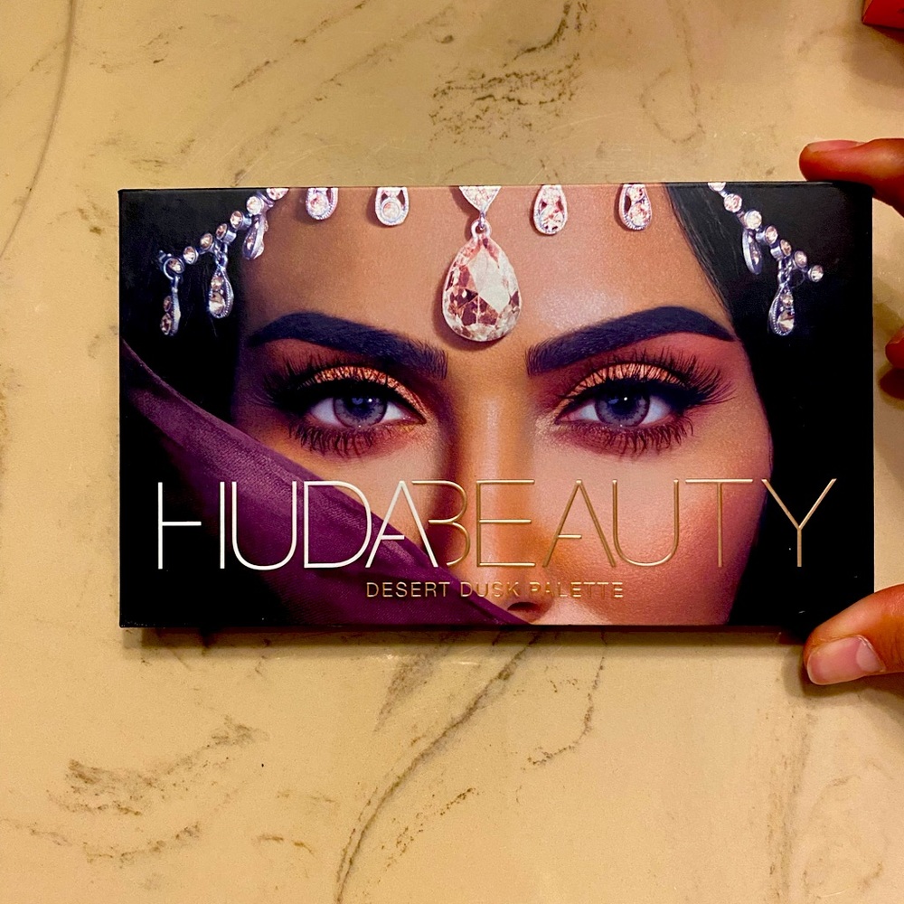 Huda Beauty Desert Dusk Eyeshadow Pallete